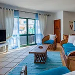 Sunny 2Bdr House W/ Private Pool By Lovelystay